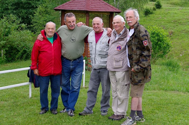 Na sliki člani Musketeers Squad: Peter, Tomaž, Andrej, Gert, Srečo