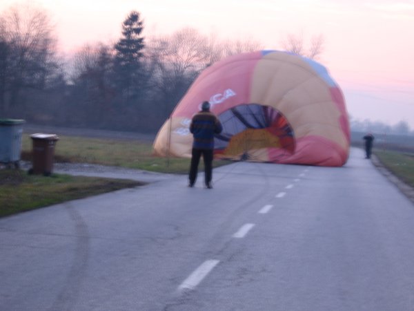 Na poti domov pa pade dol en balonček