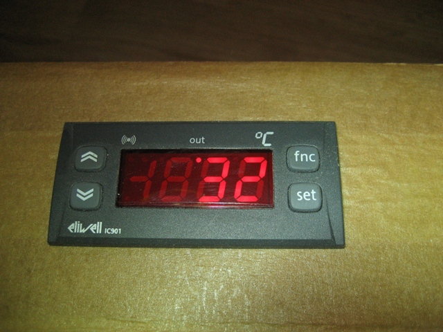 Regulator oziroma termostat