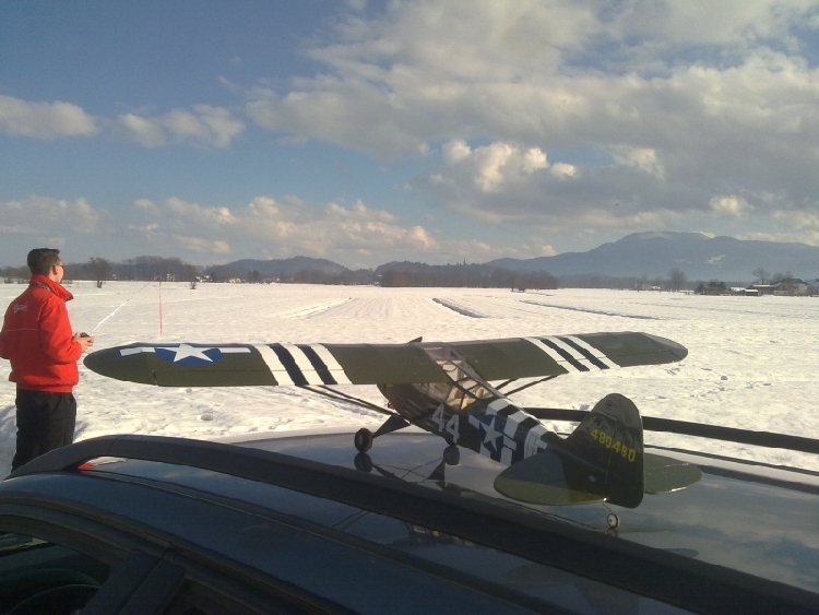 Smo dobil obiske iz Amerike :)  Najprej Trojan pol pa še vojaški Piper L-4 Grasshopper  :)  lepota na nebu...
