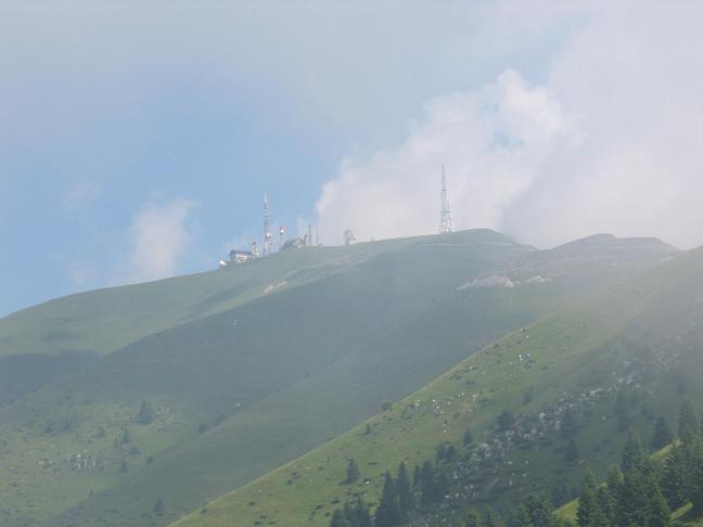 Pogled na vrh Col Visentina, leti se niĹľje na grebenu.JPG
