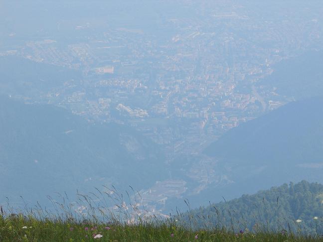Pogled v dolino na mesto Vittorio Veneto.JPG